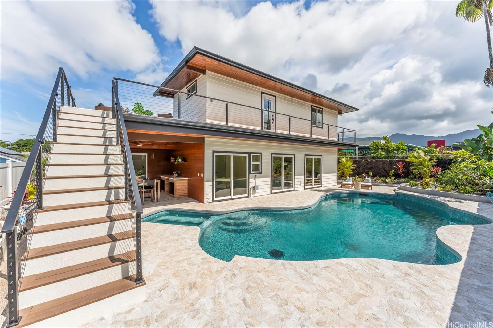 1049 Uluopihi Street
