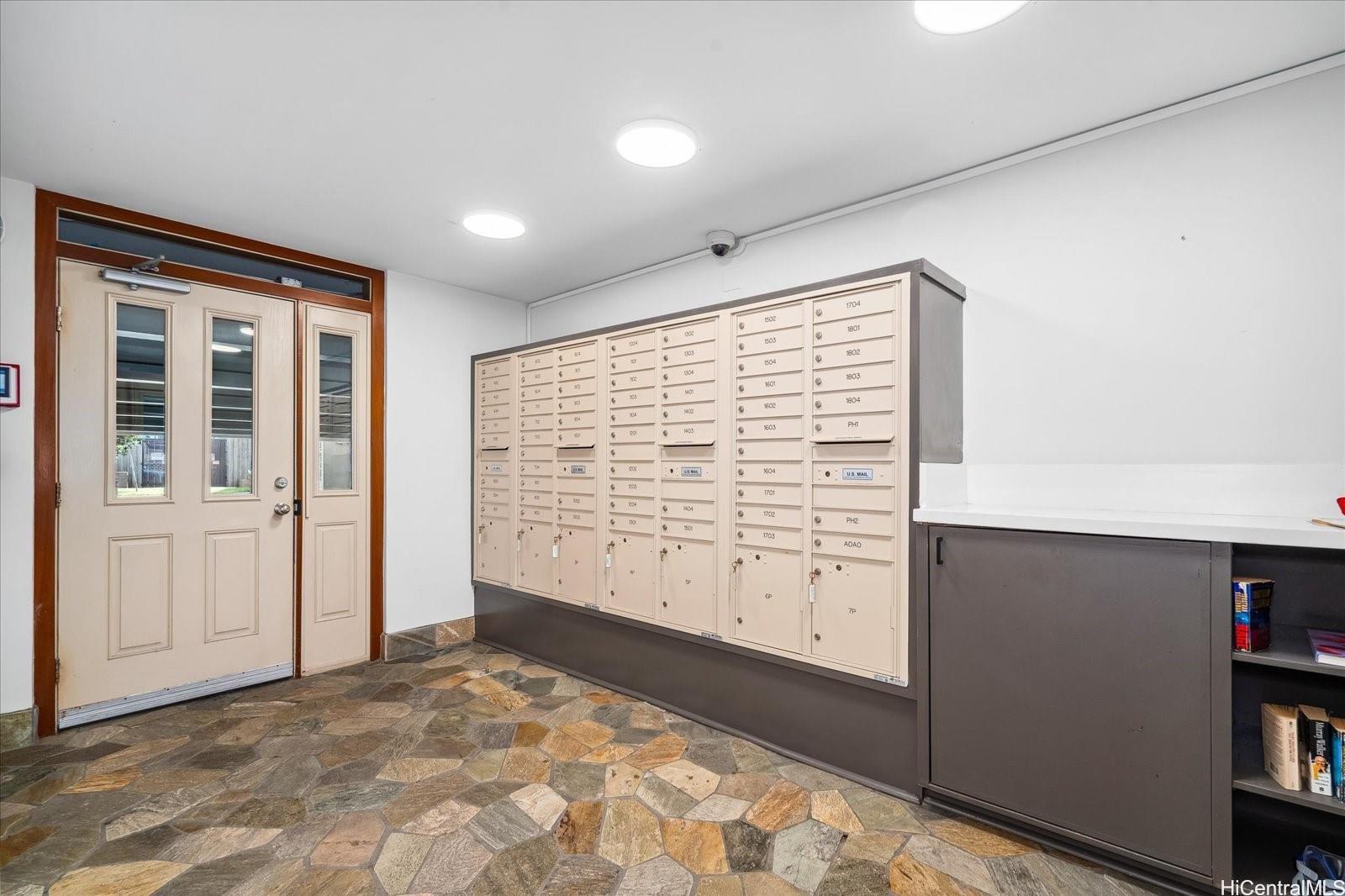 2575 Kuhio Avenue  Unit 1702