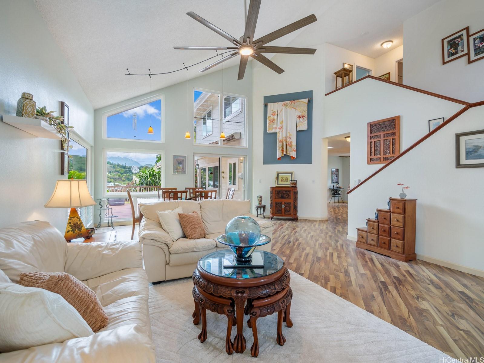 1586 Paukiki Street