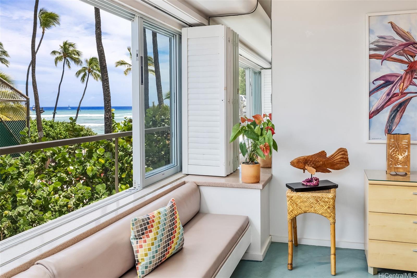 2895 Kalakaua Avenue  Unit 206