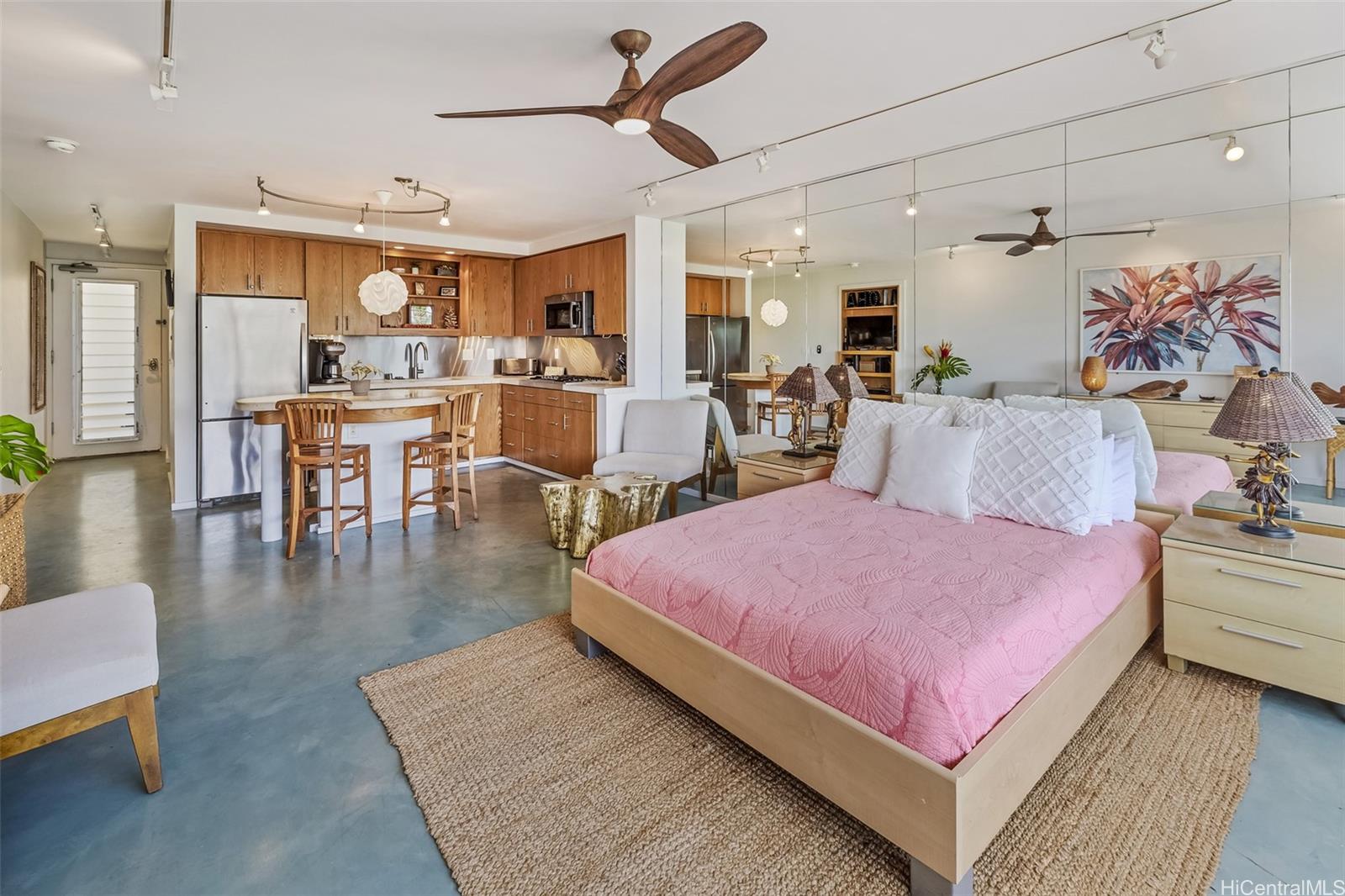 2895 Kalakaua Avenue  Unit 206