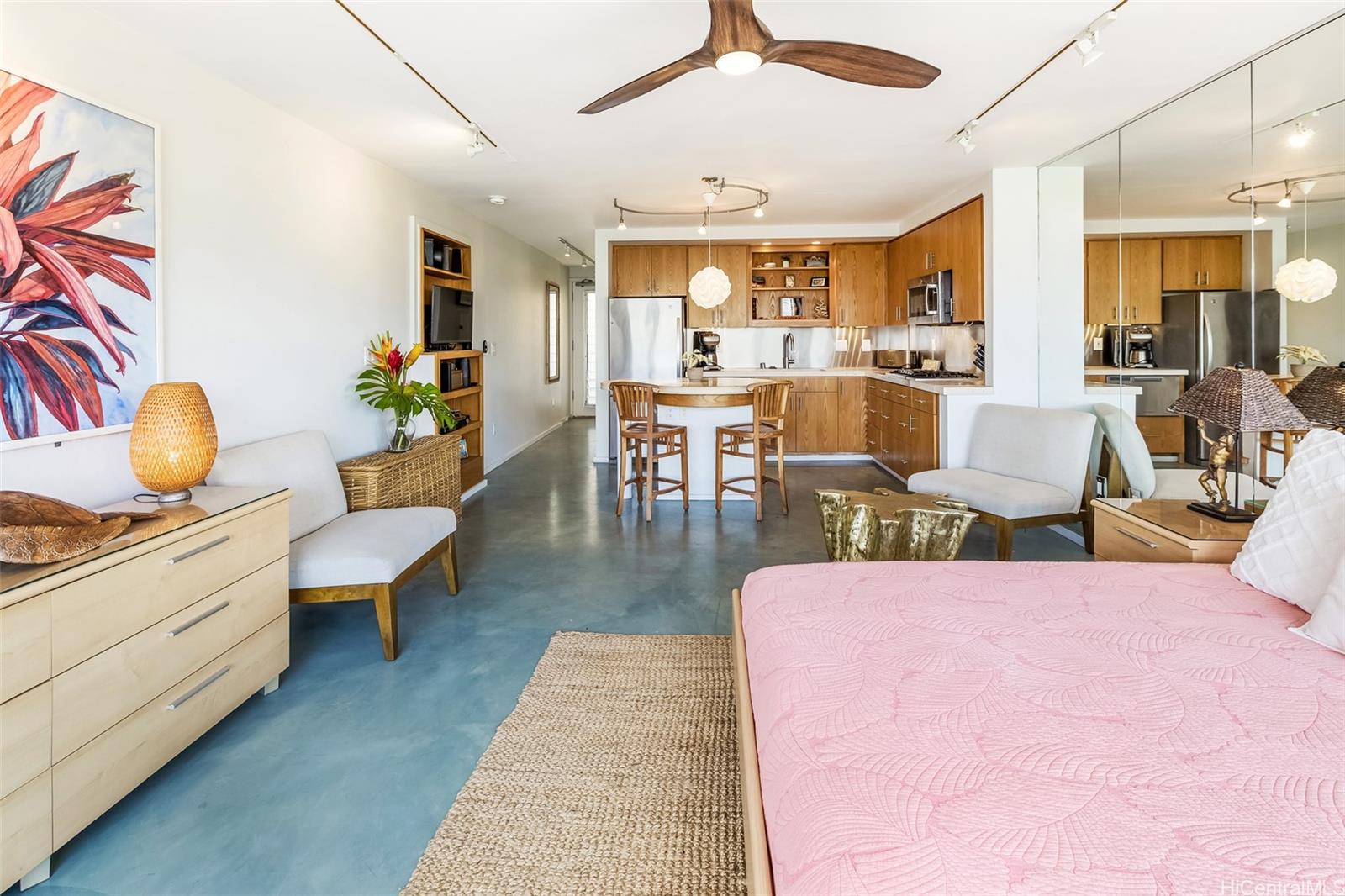 2895 Kalakaua Avenue  Unit 206