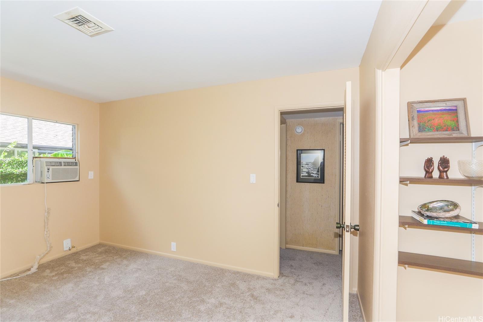 Photo 18 of 25