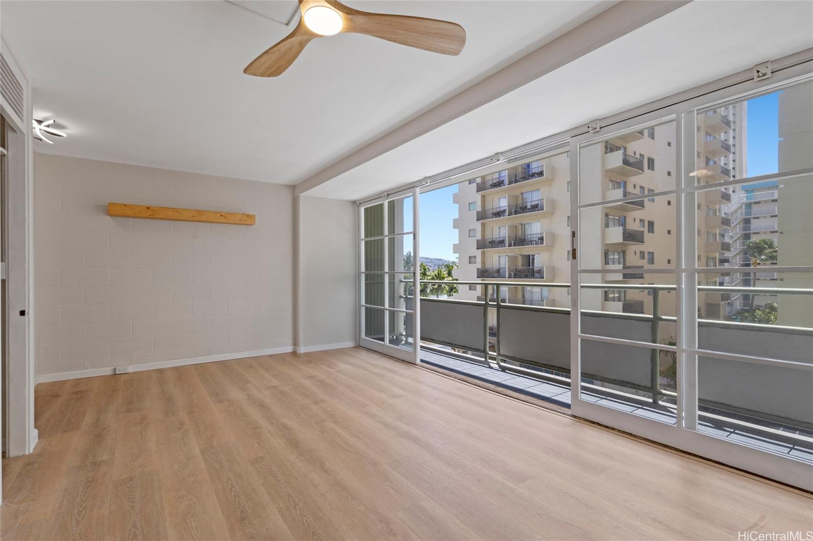 445 Kaiolu Street  Unit 401