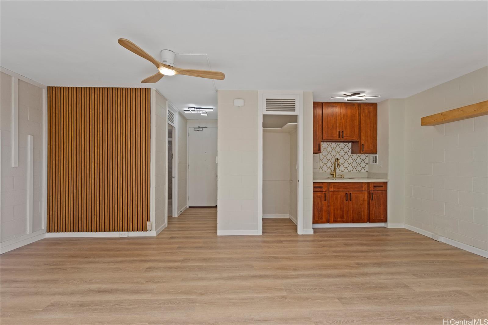 445 Kaiolu Street  Unit 401