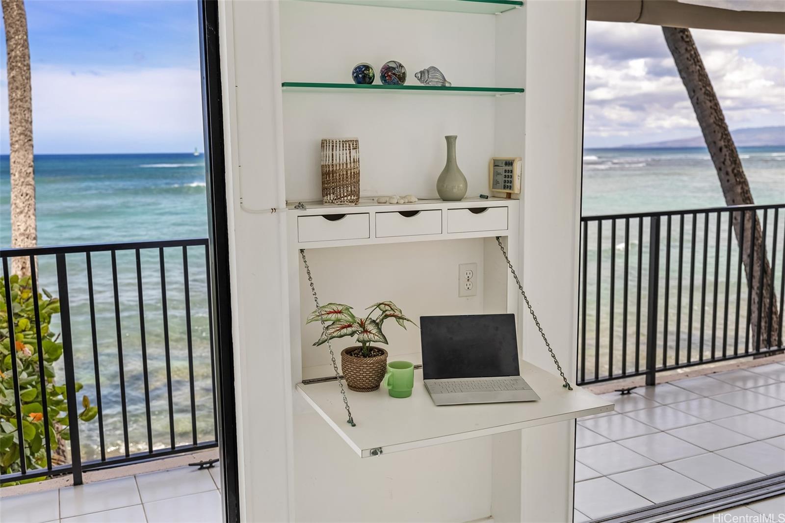 2987 Kalakaua Avenue  Unit 205