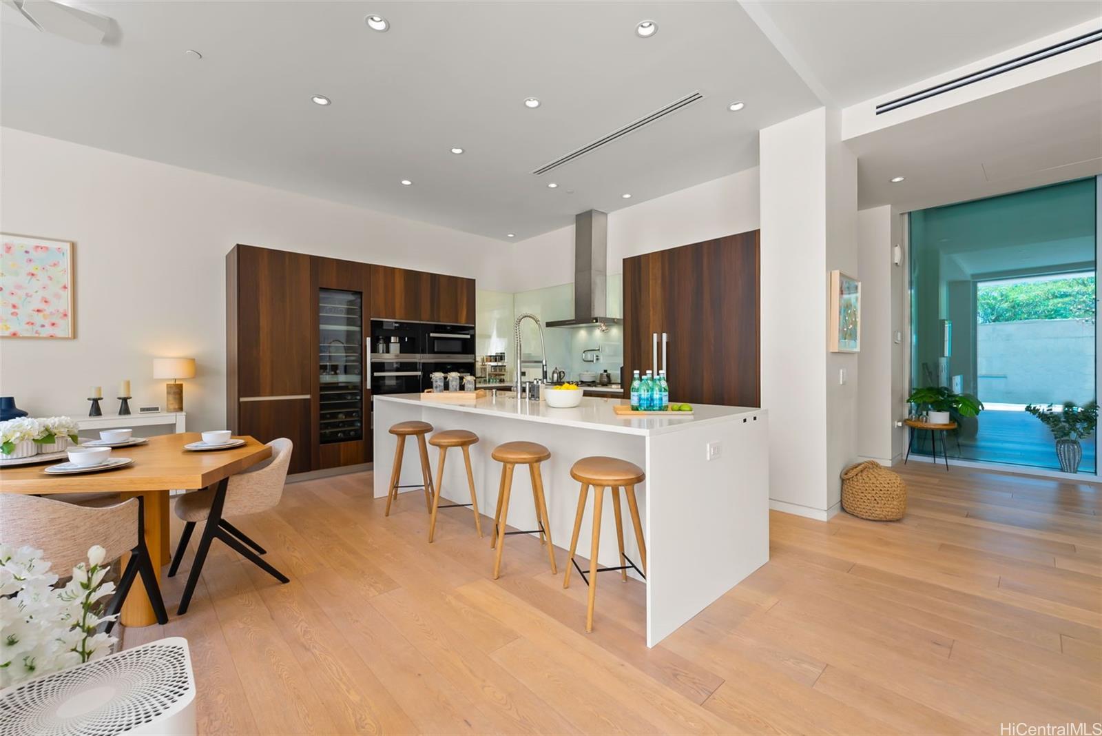 1118 Ala Moana Boulevard  Unit 4