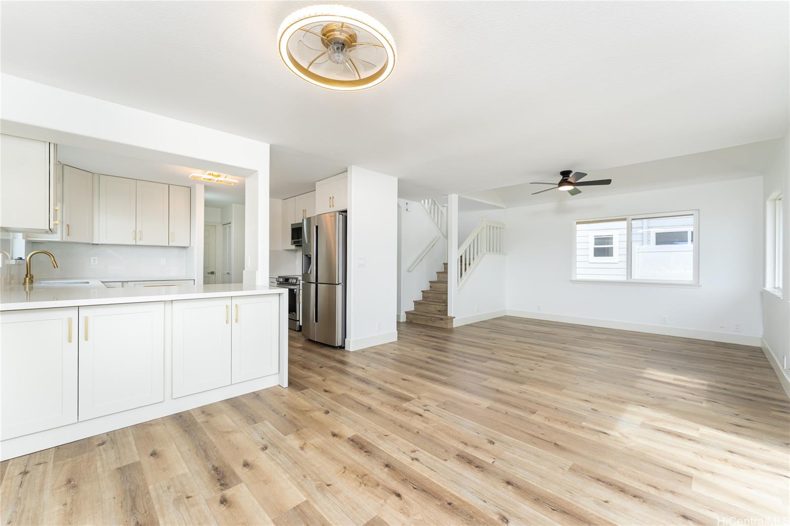 Photo 4 of 17