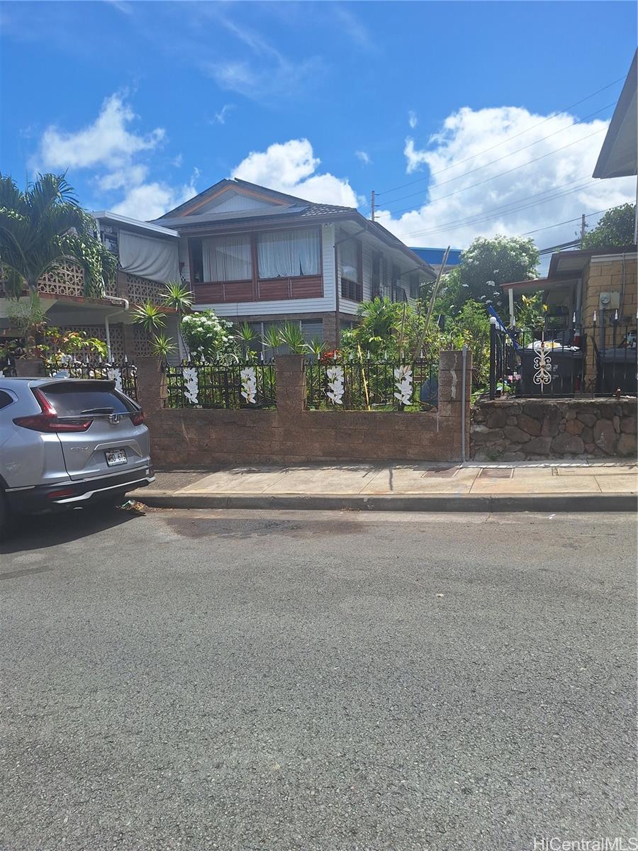 1714 Ema Place