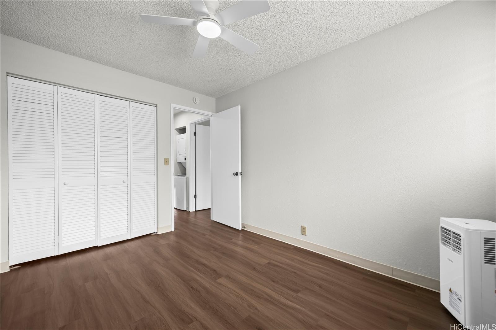 Photo 16 of 23