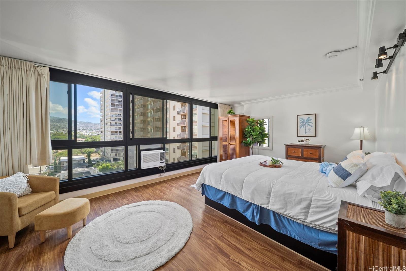 134 Kapahulu Avenue 822