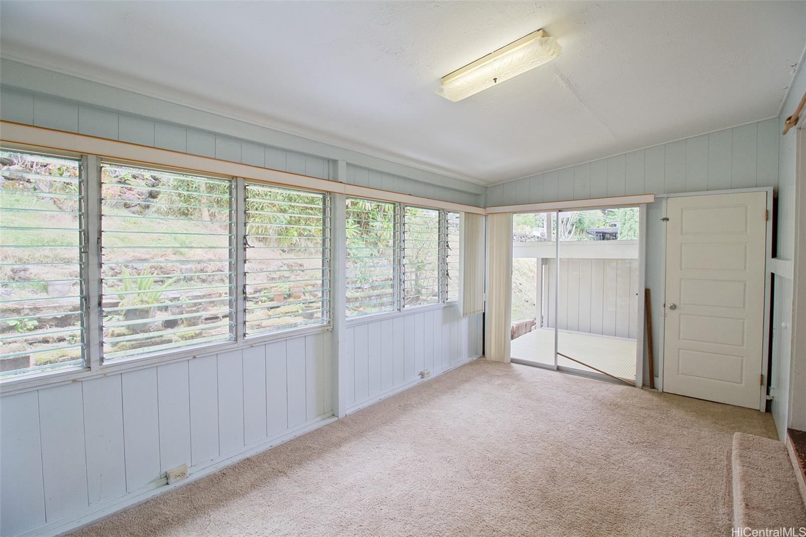 Photo 4 of 25