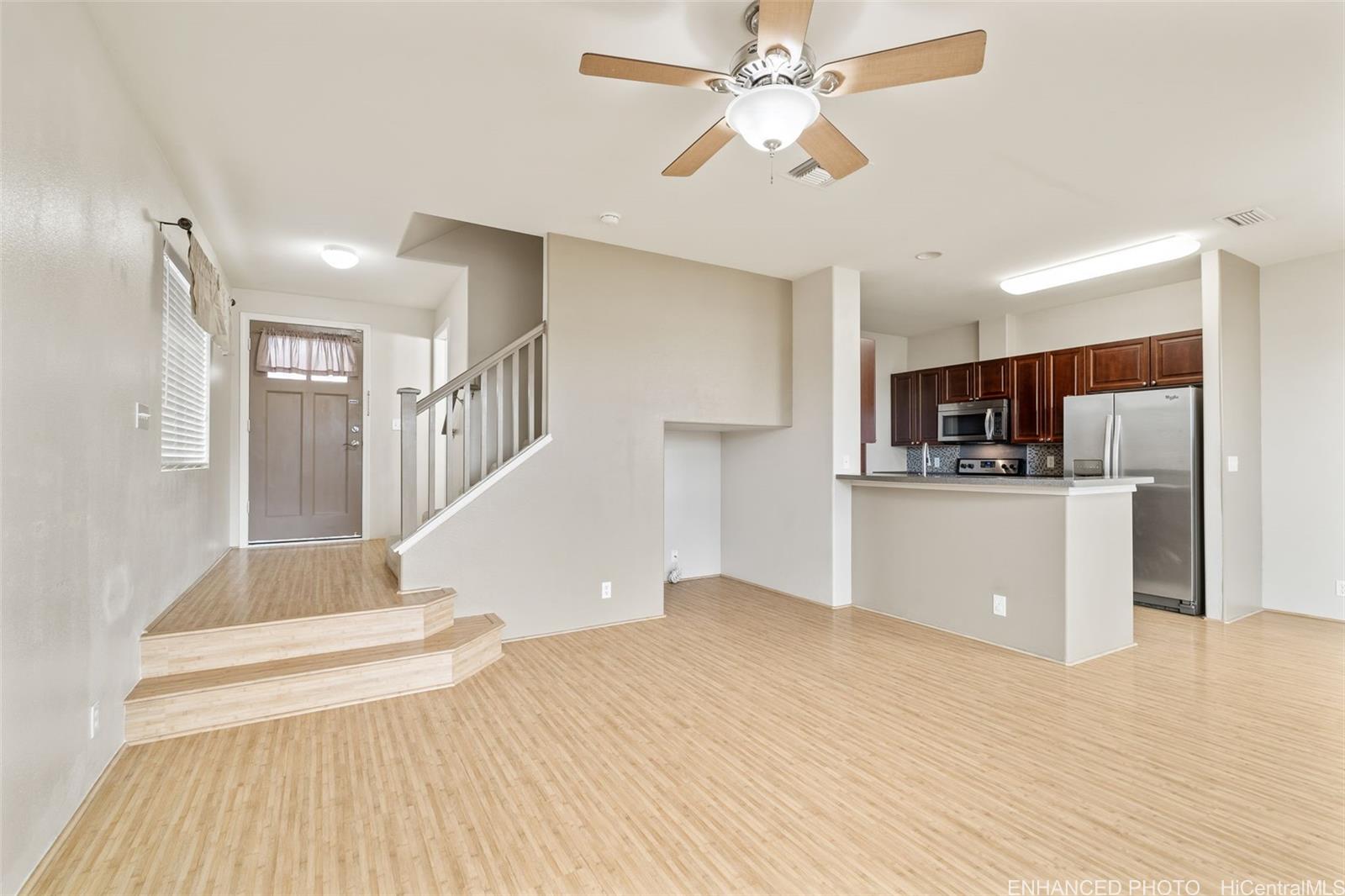 Photo 4 of 25