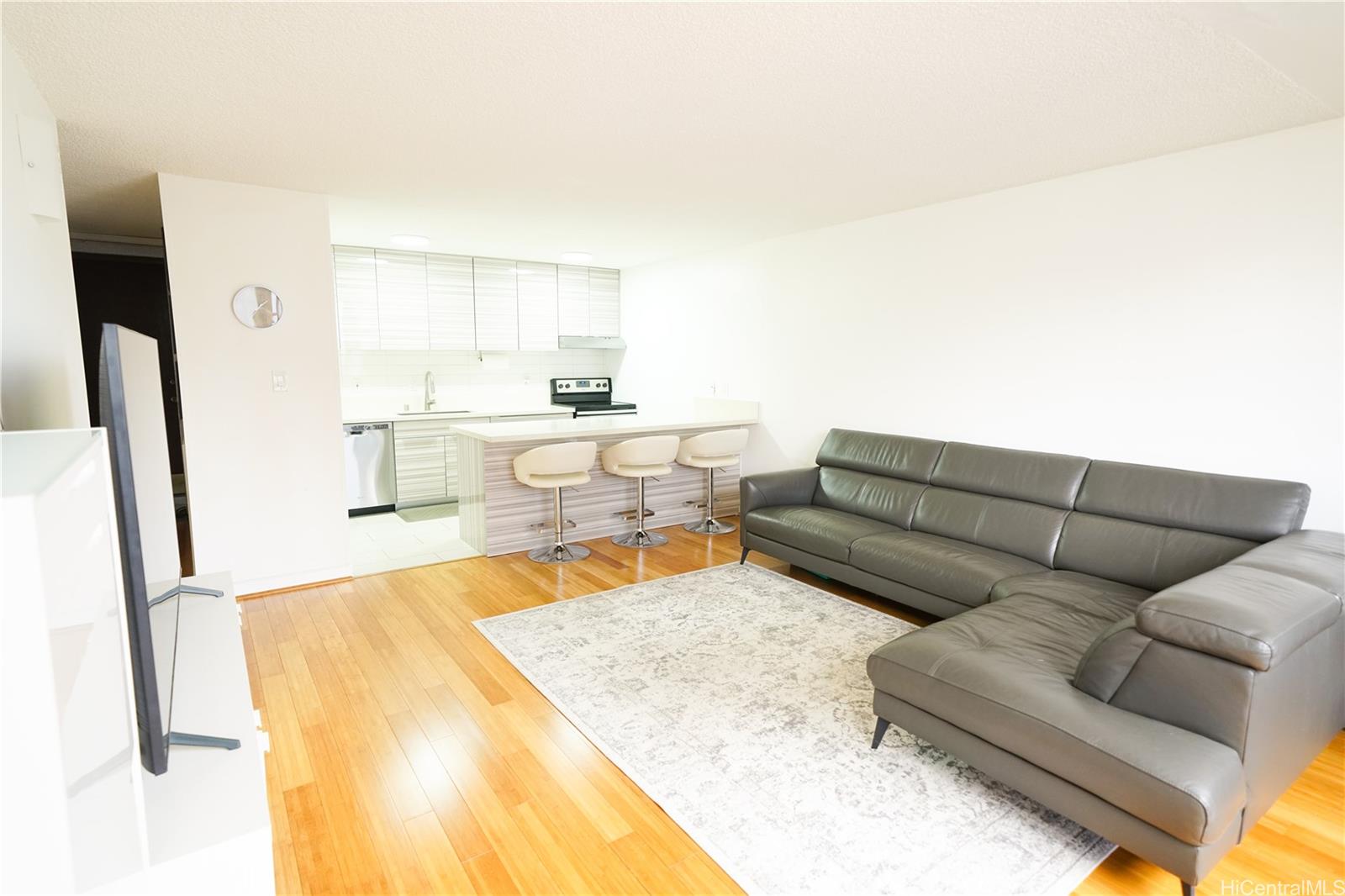 827 Kinau Street D703