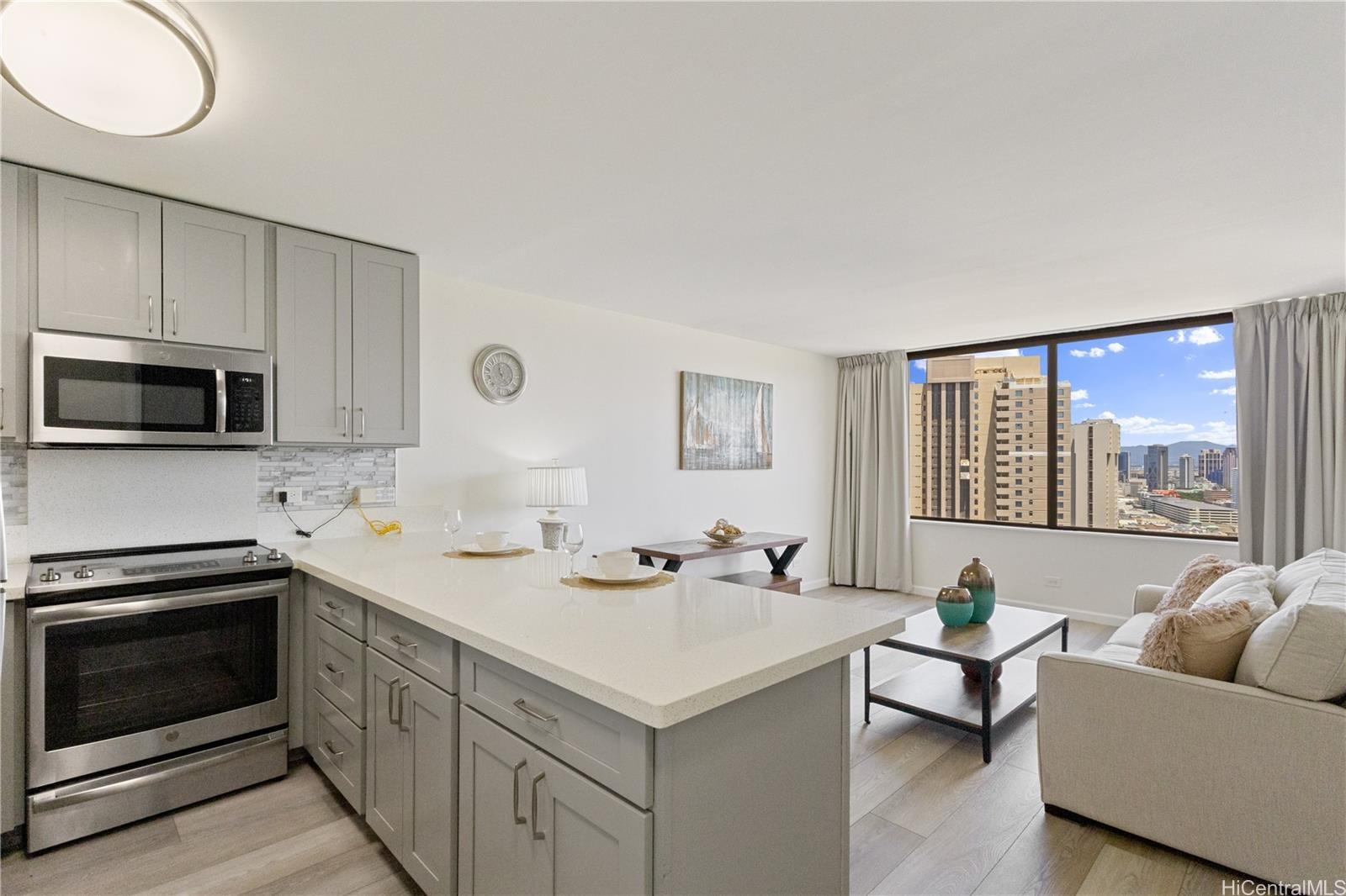 411 Hobron Lane 3402