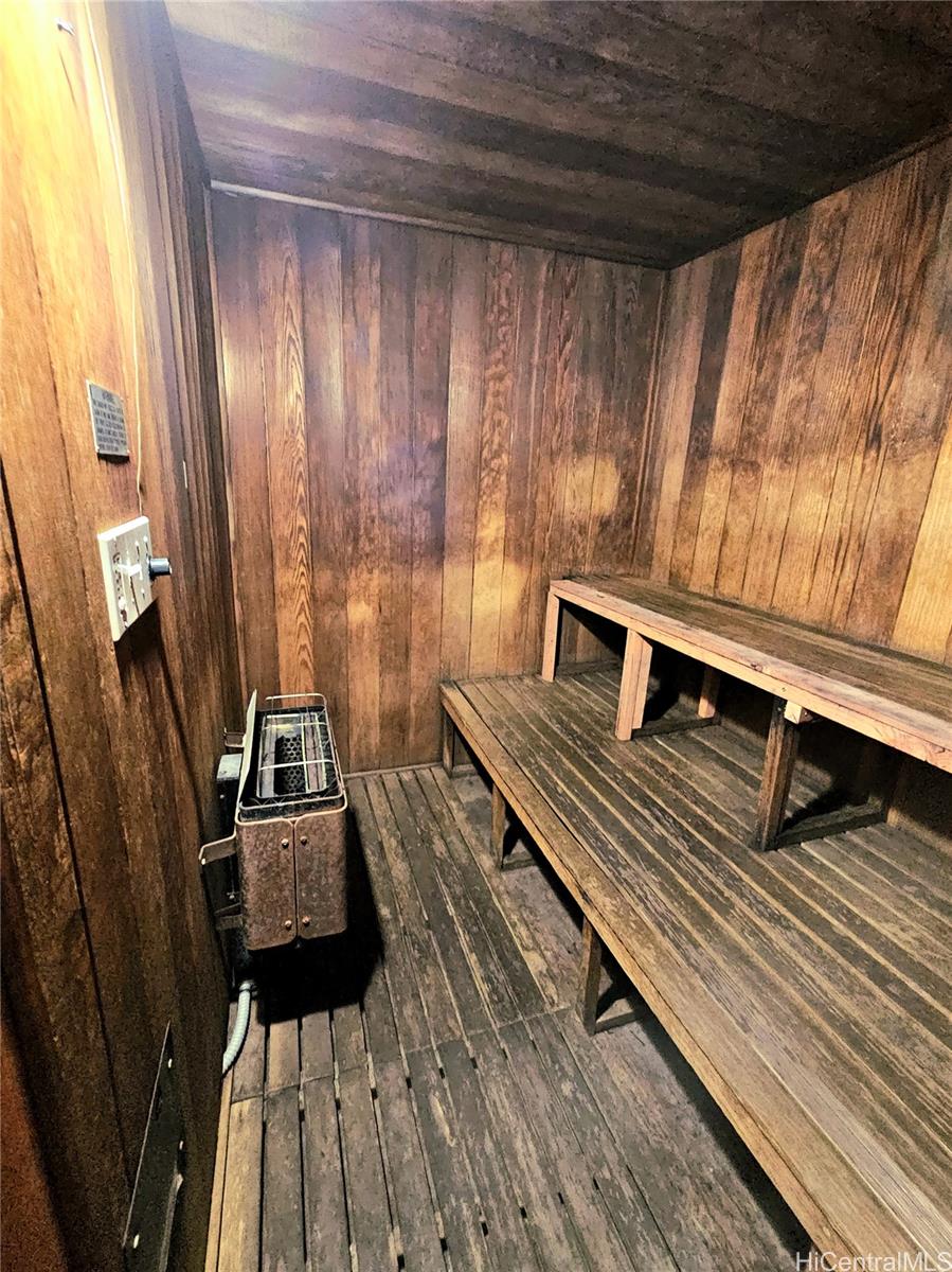 Photo 18 of 25