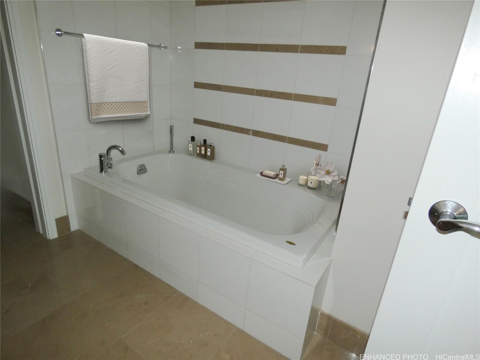 Photo 7 of 25