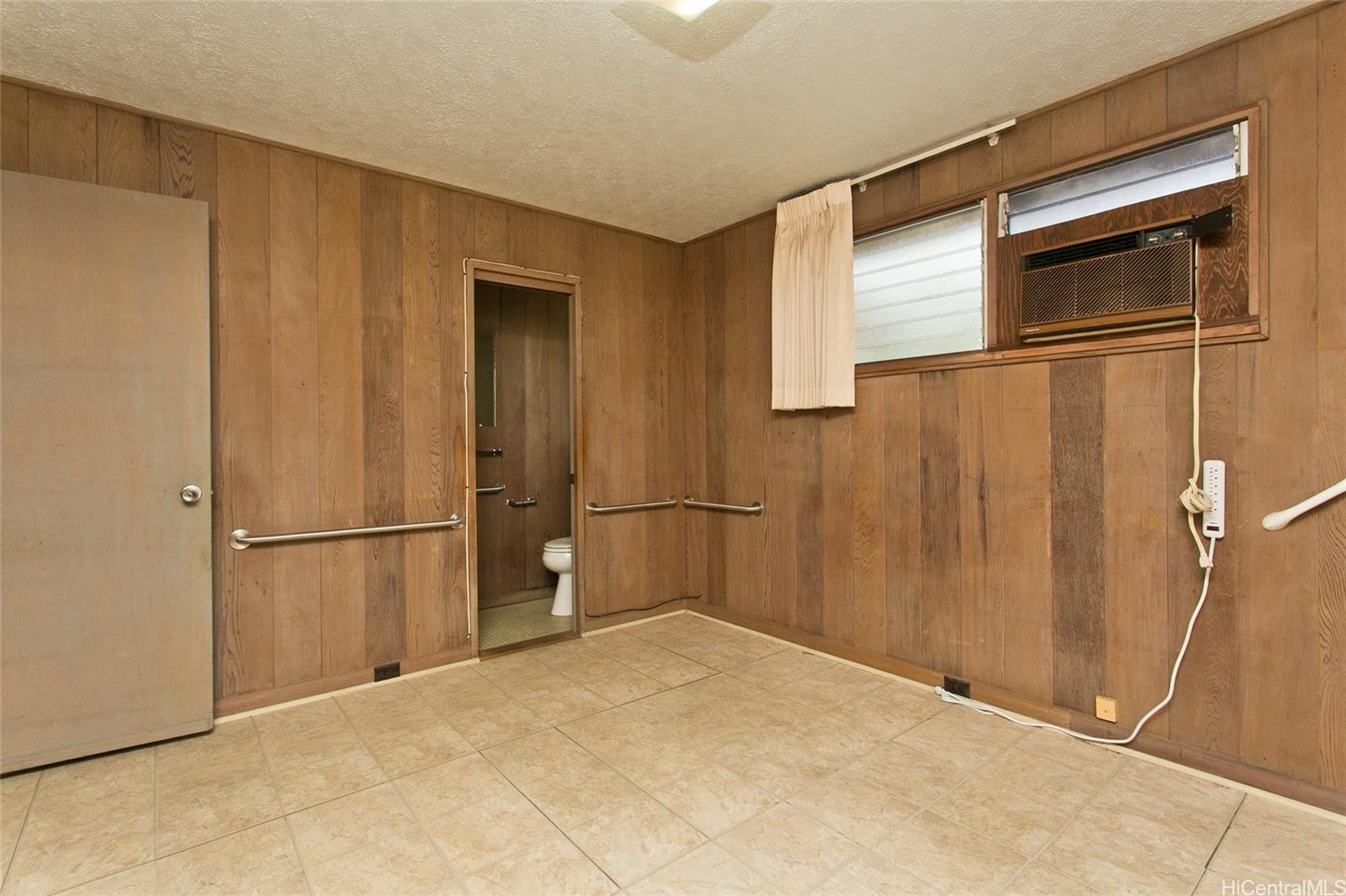 Photo 17 of 24