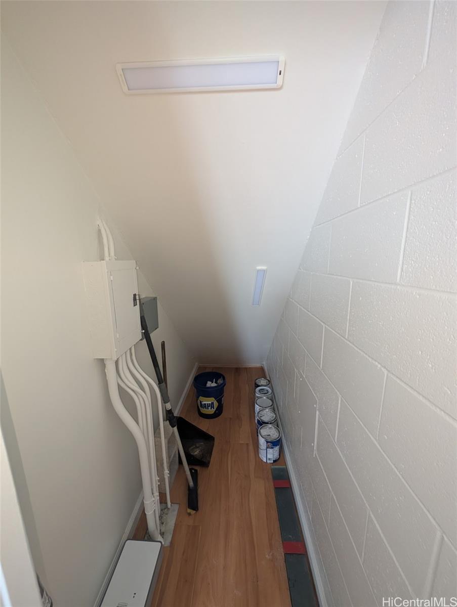 Photo 18 of 24