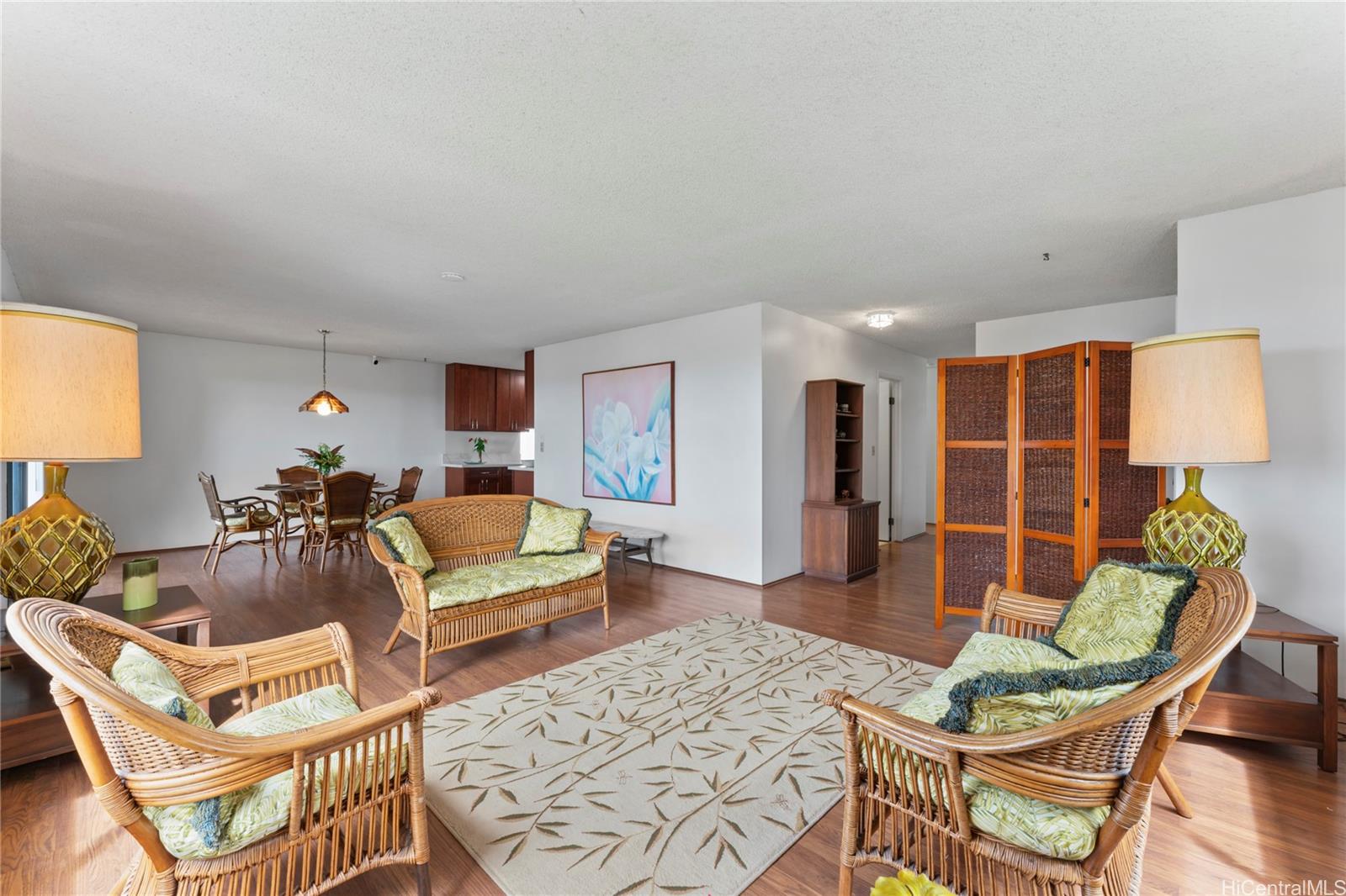 Photo 7 of 25