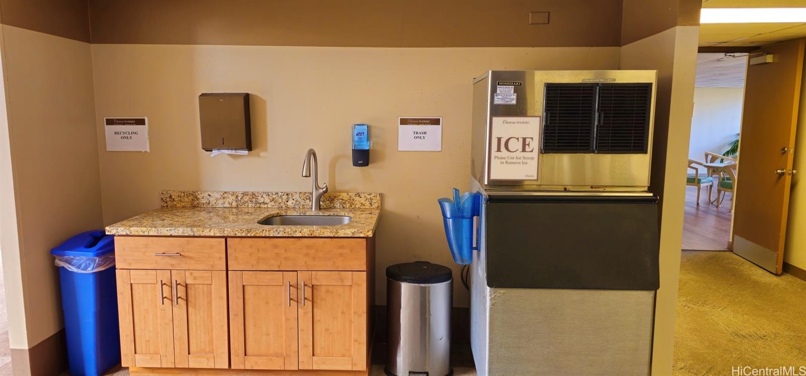 411 Hobron Lane  Unit 3705