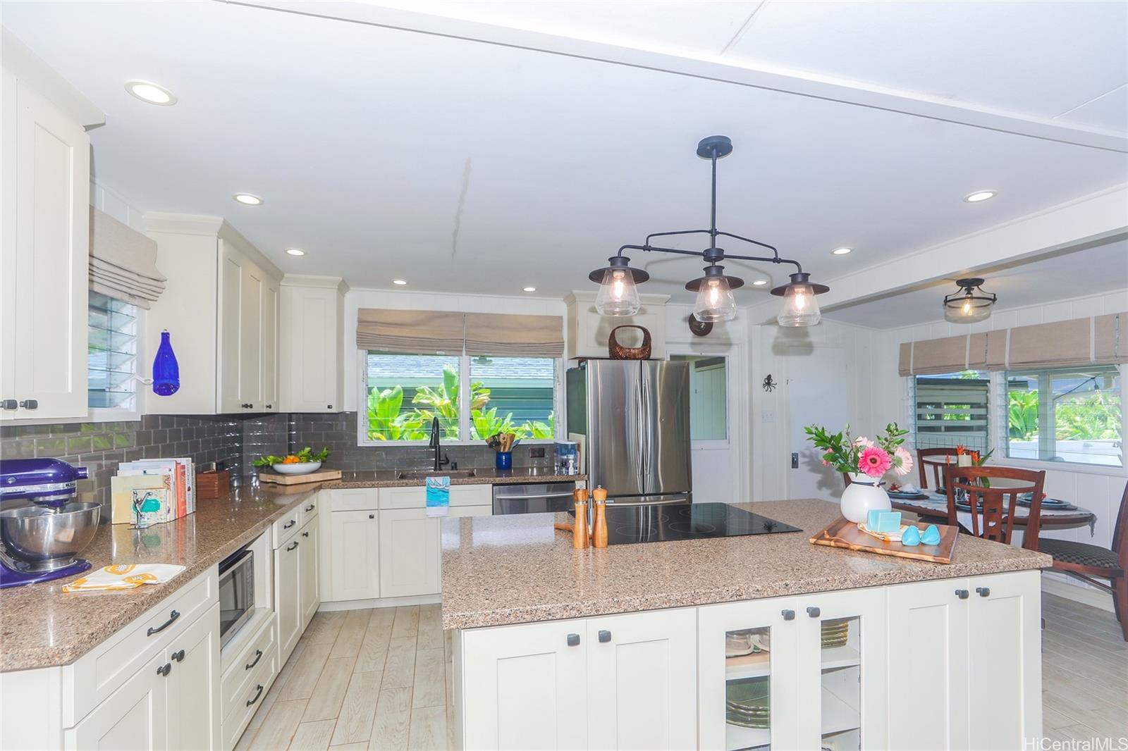 Photo 4 of 25