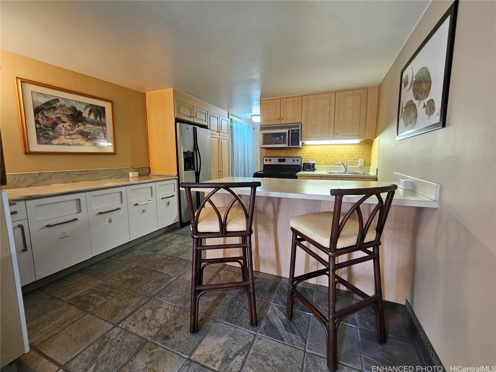 85-175 Farrington Highway C238