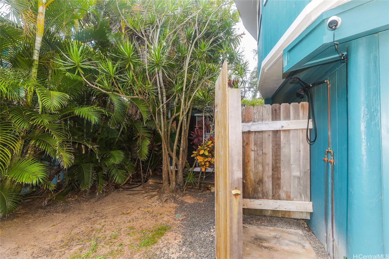 Photo 18 of 25