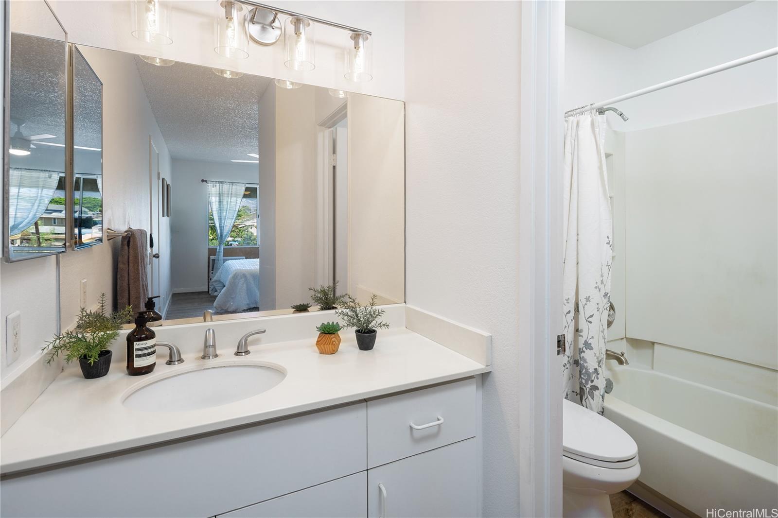 91-1050 Puamaeole Street 8R
