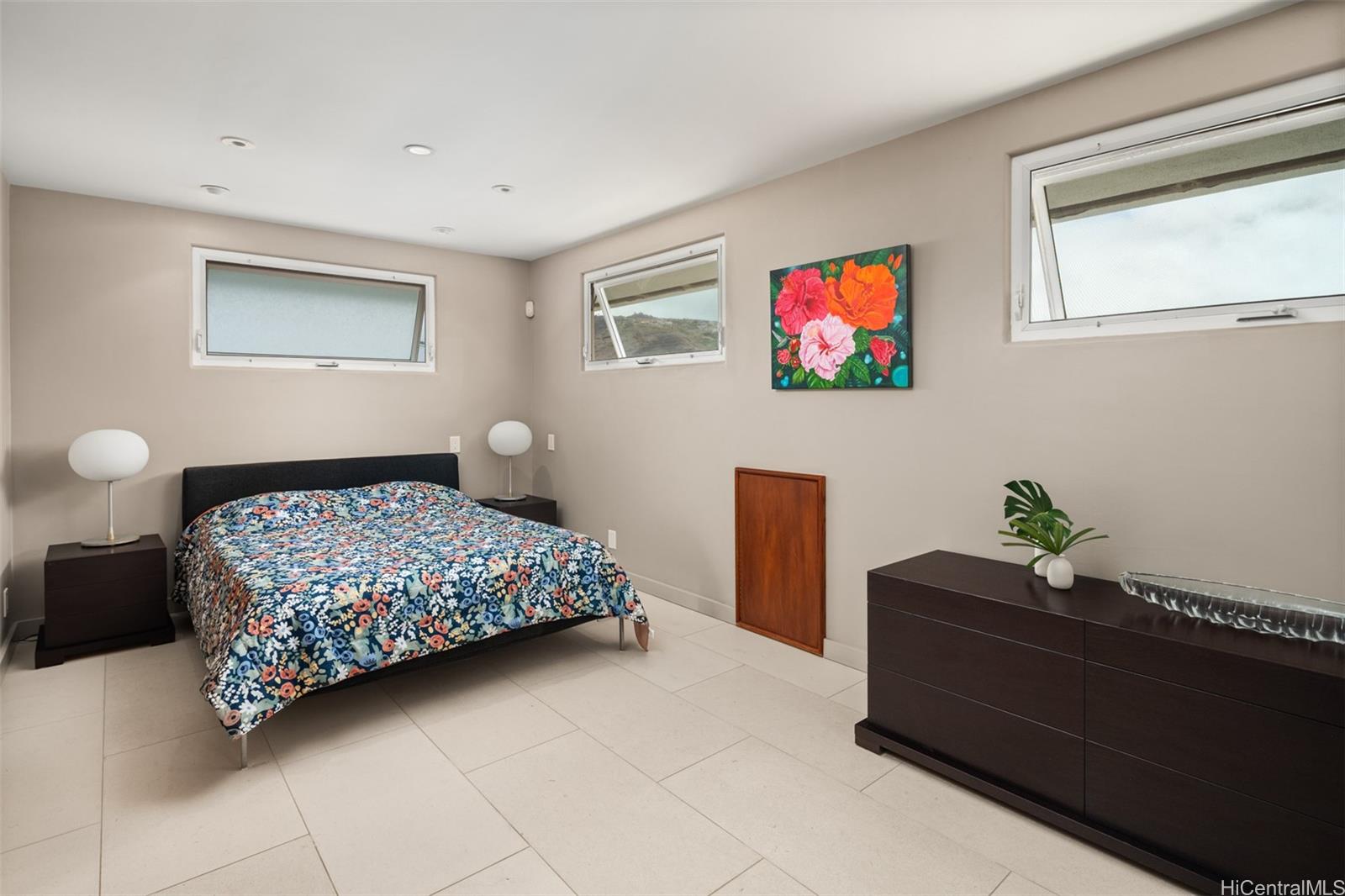 Photo 14 of 25