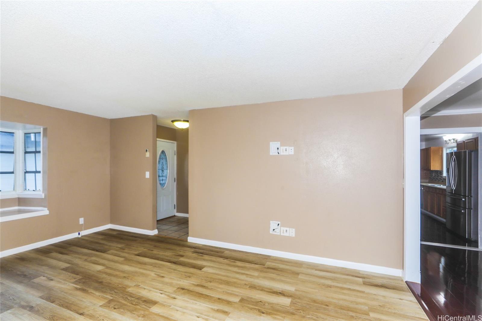 Photo 3 of 25