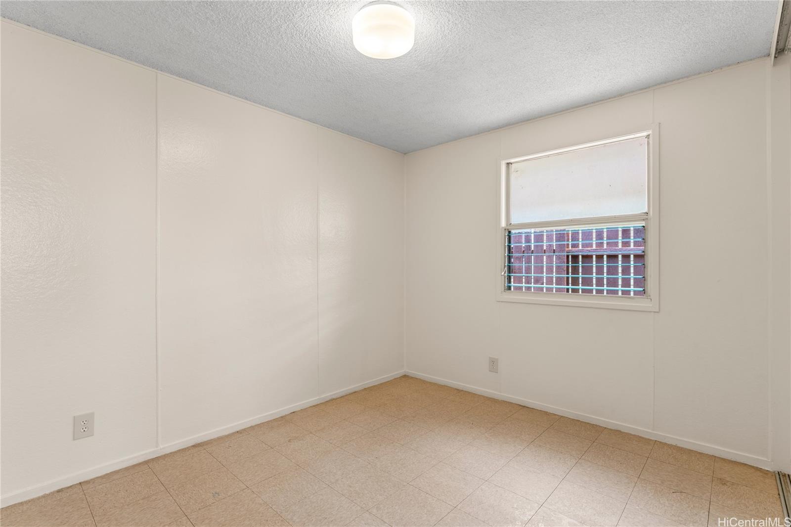 Photo 19 of 25