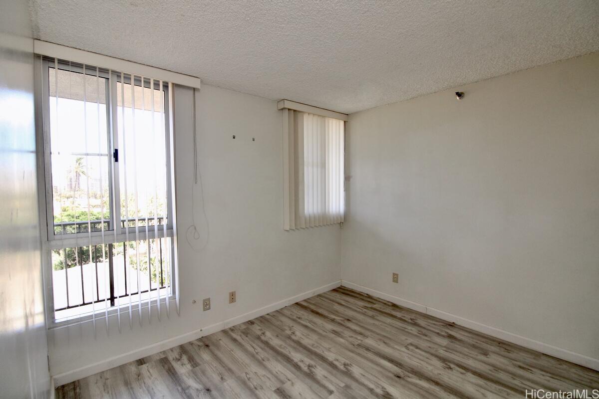 Photo 7 of 23