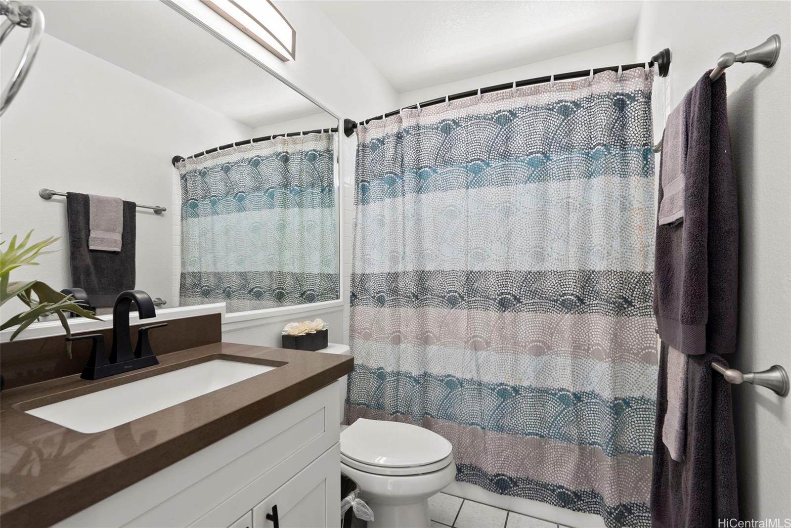 Photo 7 of 25