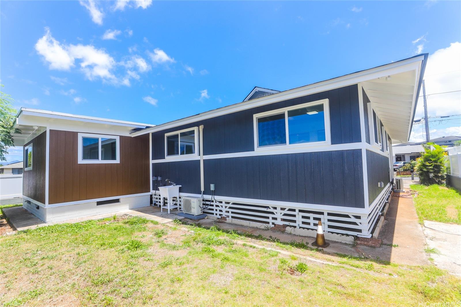 1052 Maiha Circle
