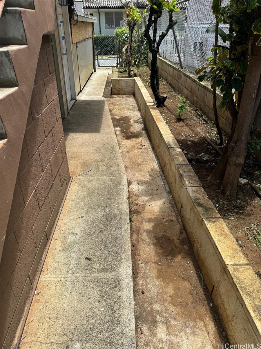 Photo 13 of 25