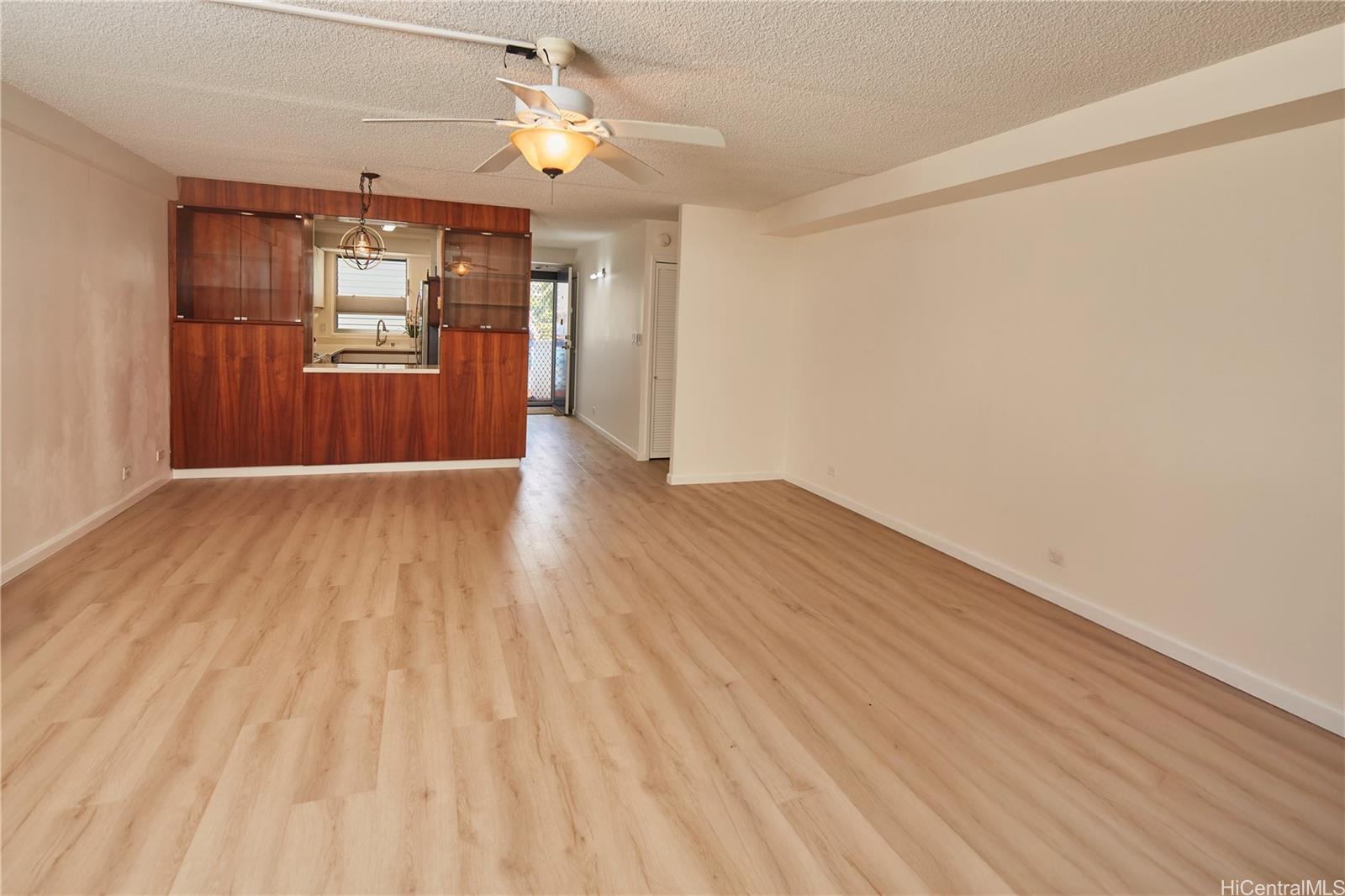Photo 6 of 25