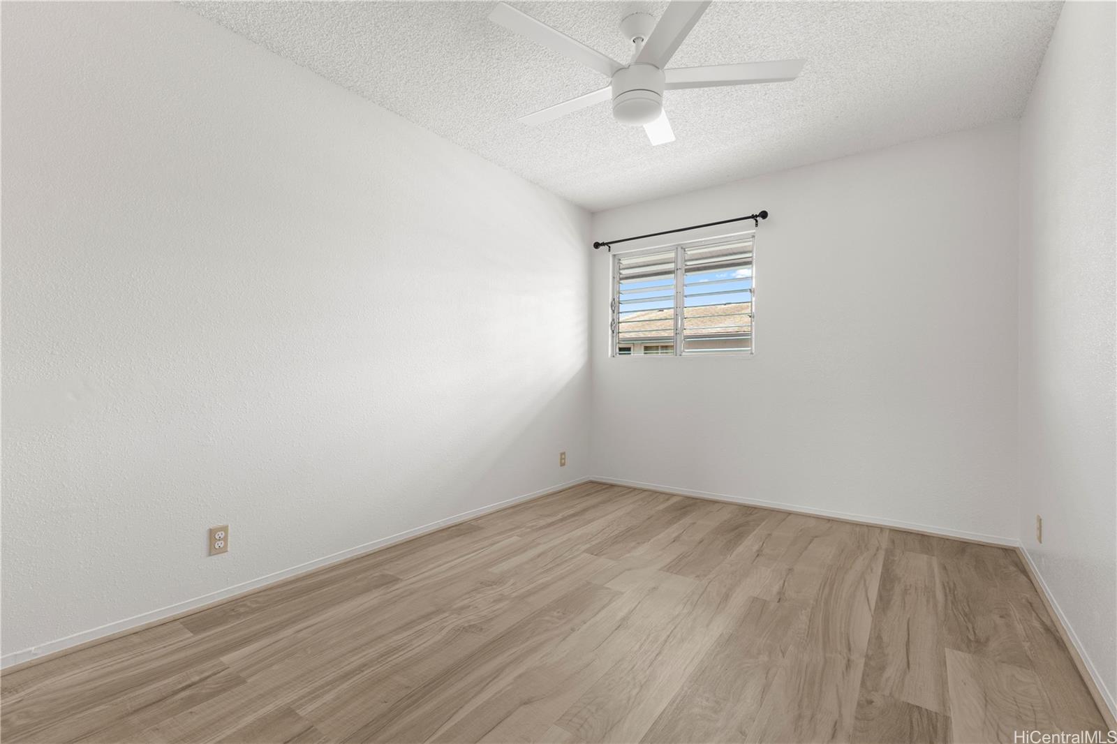 Photo 15 of 21