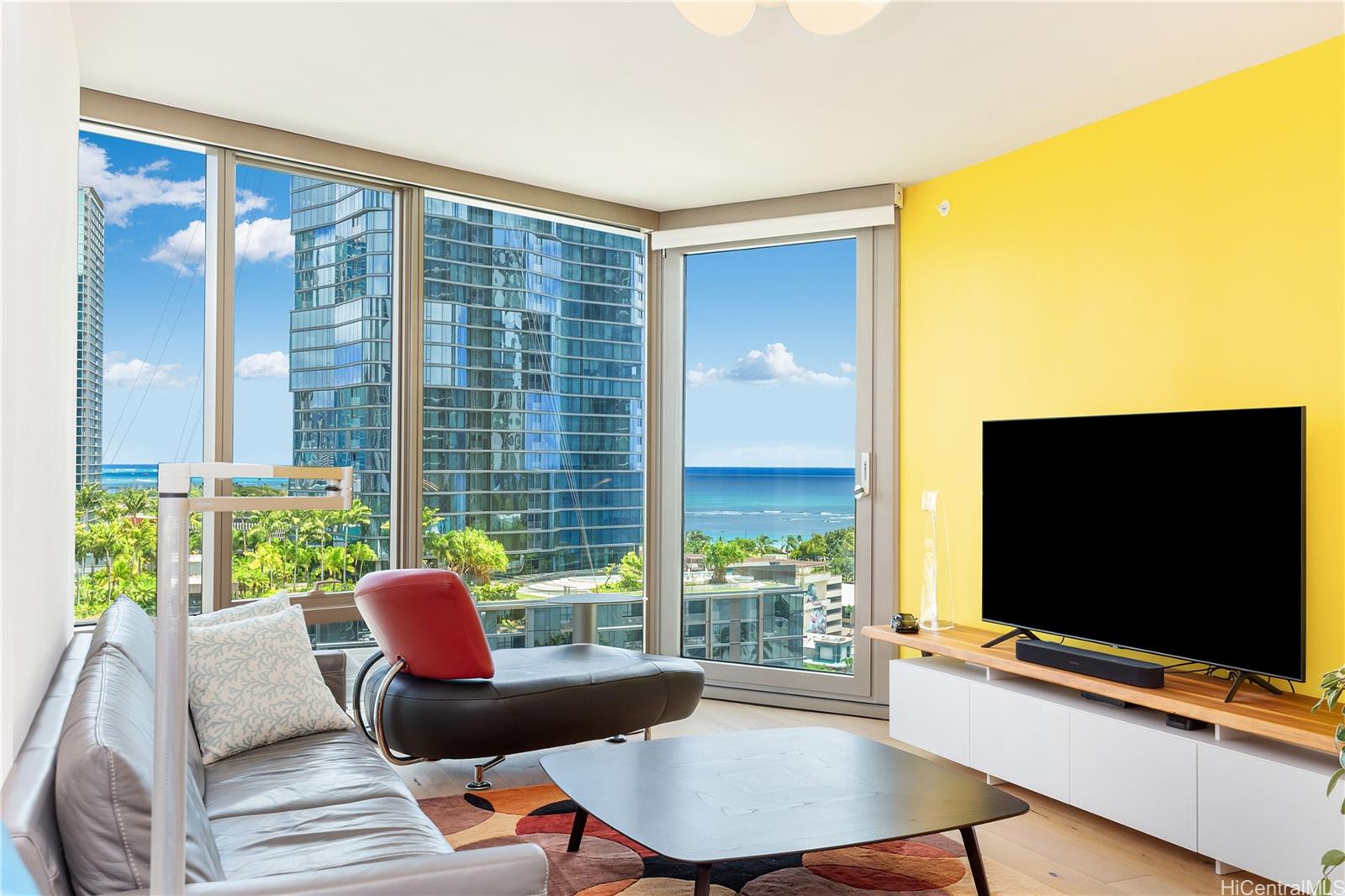 1001 Queen Street 1204