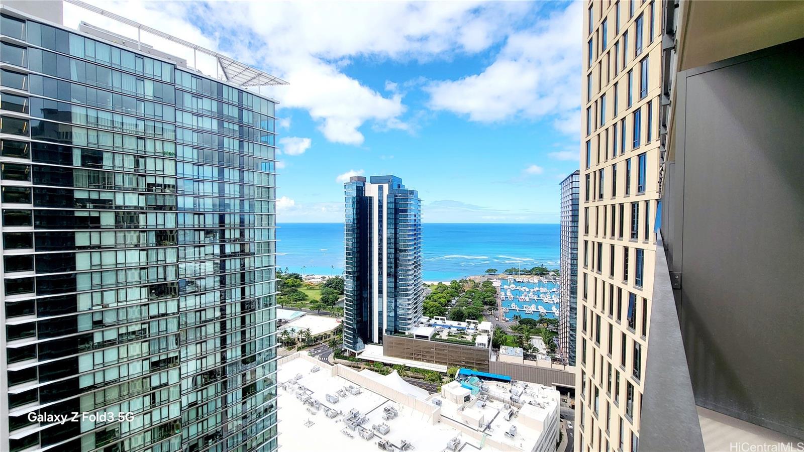 987 Queen Street 3412