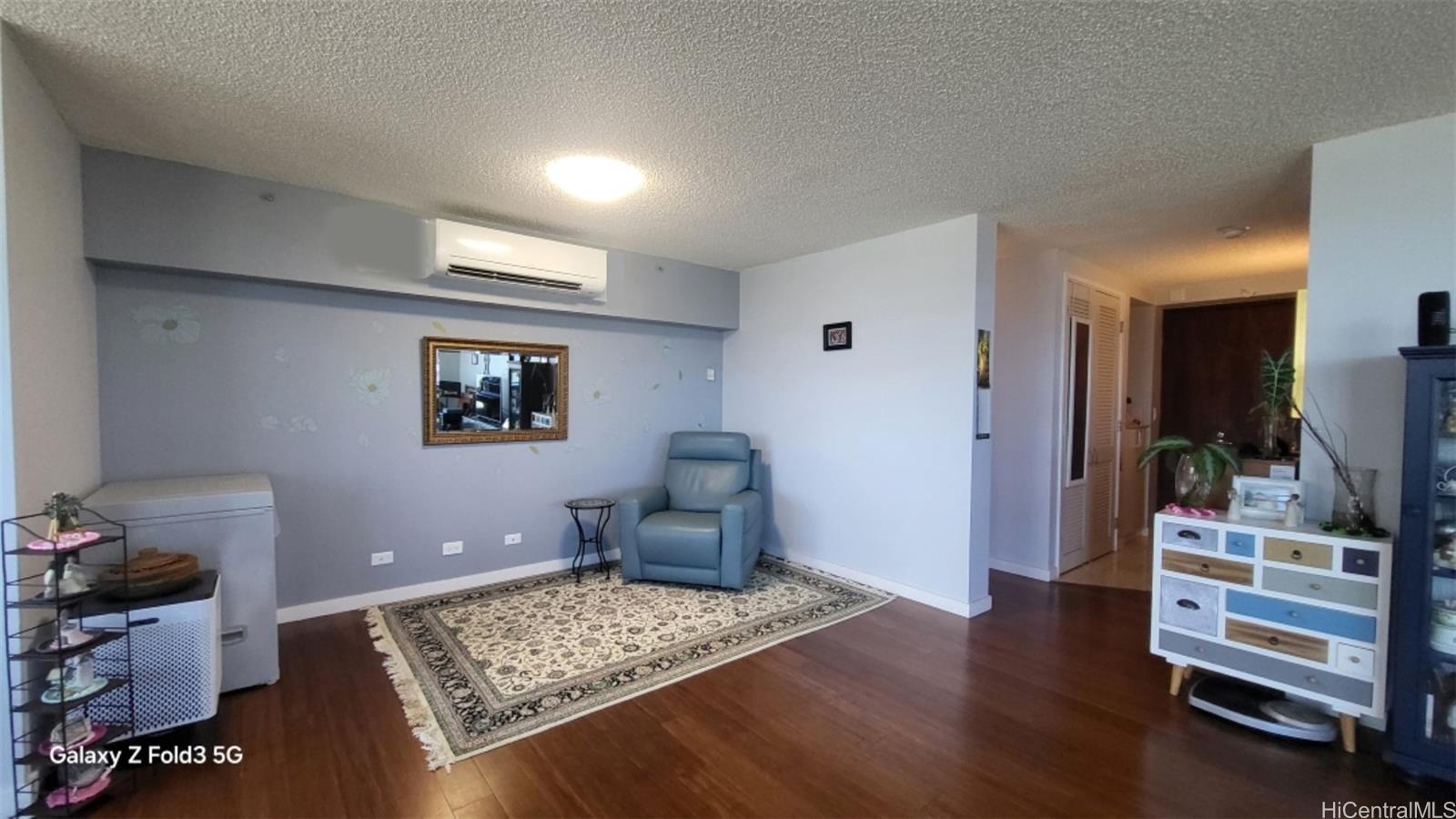 Photo 7 of 25