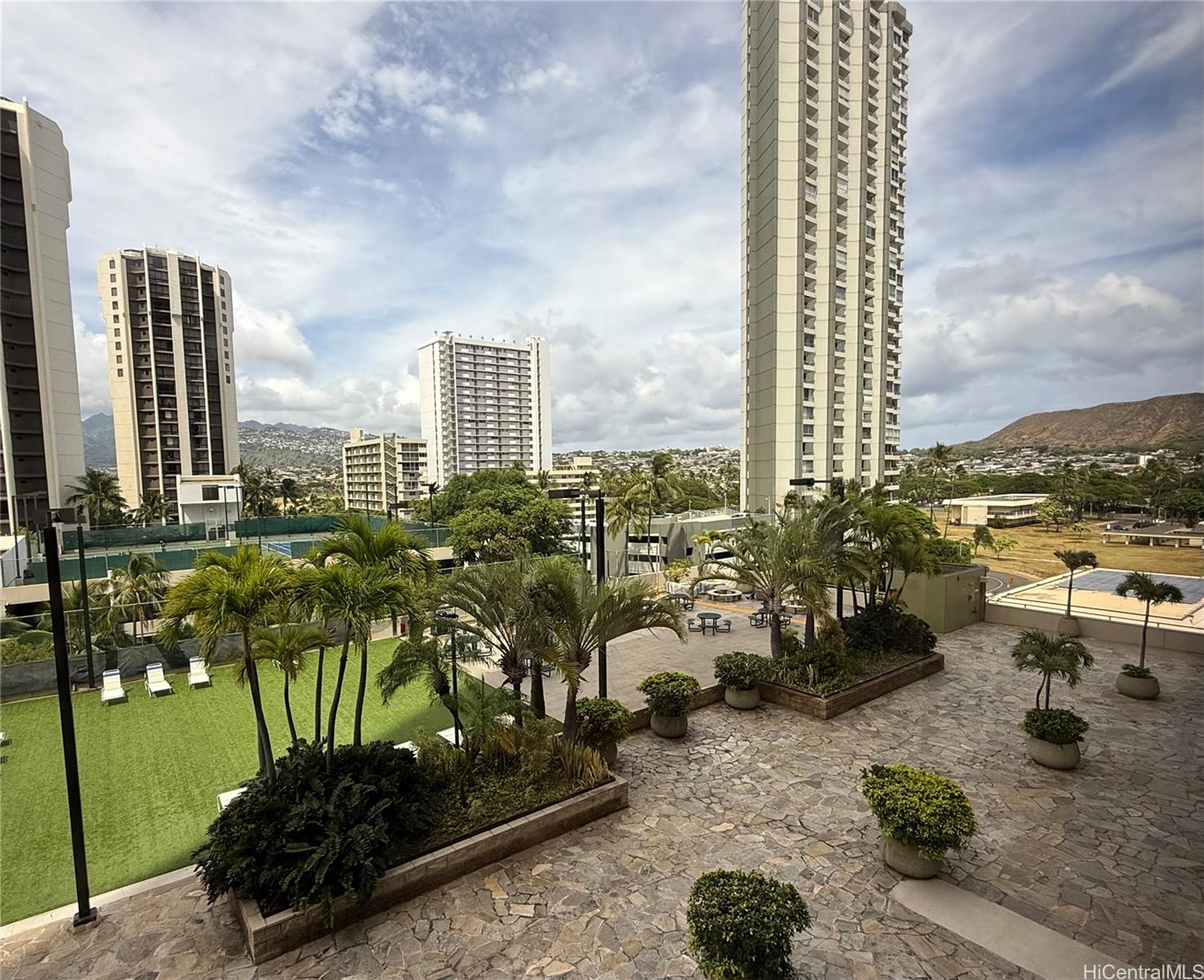 229 Paoakalani Avenue 807