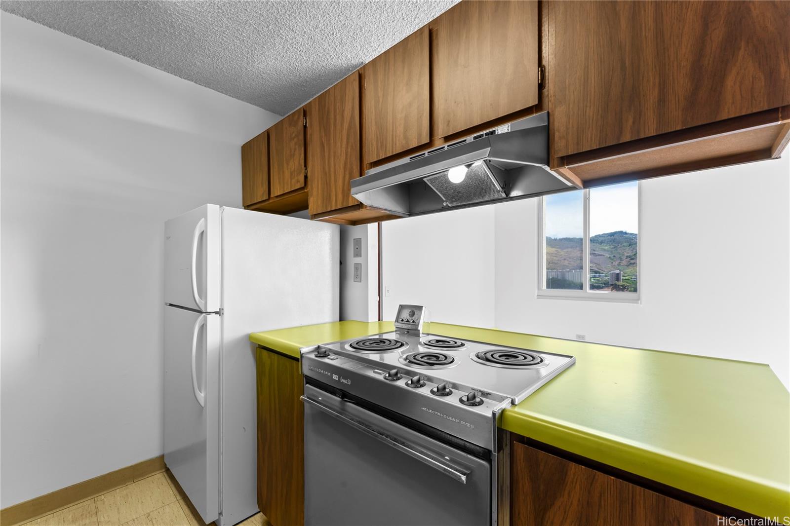 2740 Kuilei Street  Unit 1902