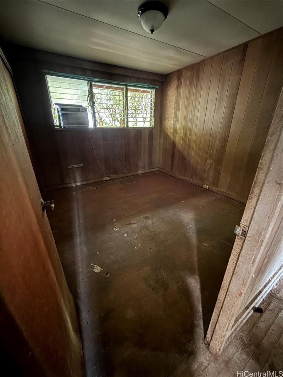 Photo 11 of 25
