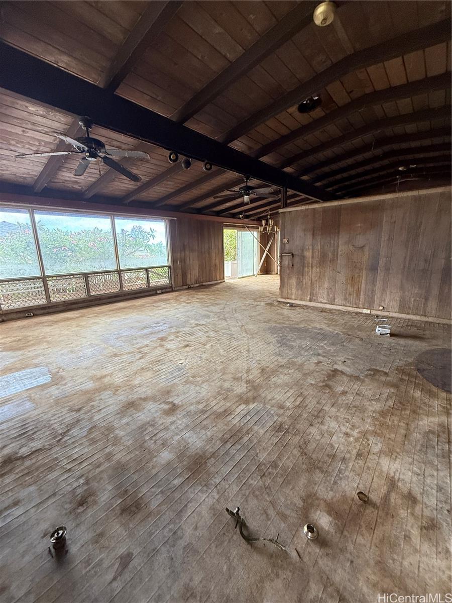 Photo 7 of 25