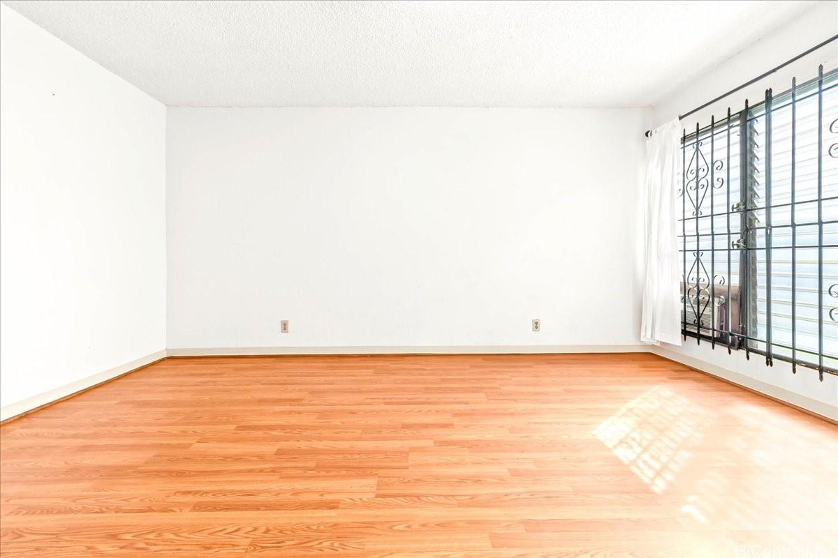 Photo 6 of 24