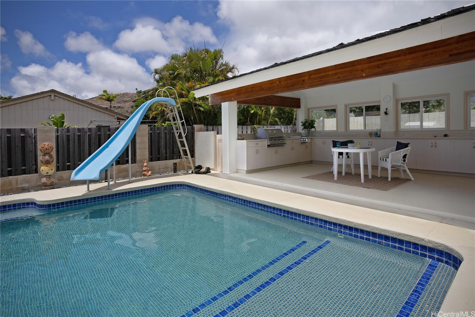 Photo 7 of 25