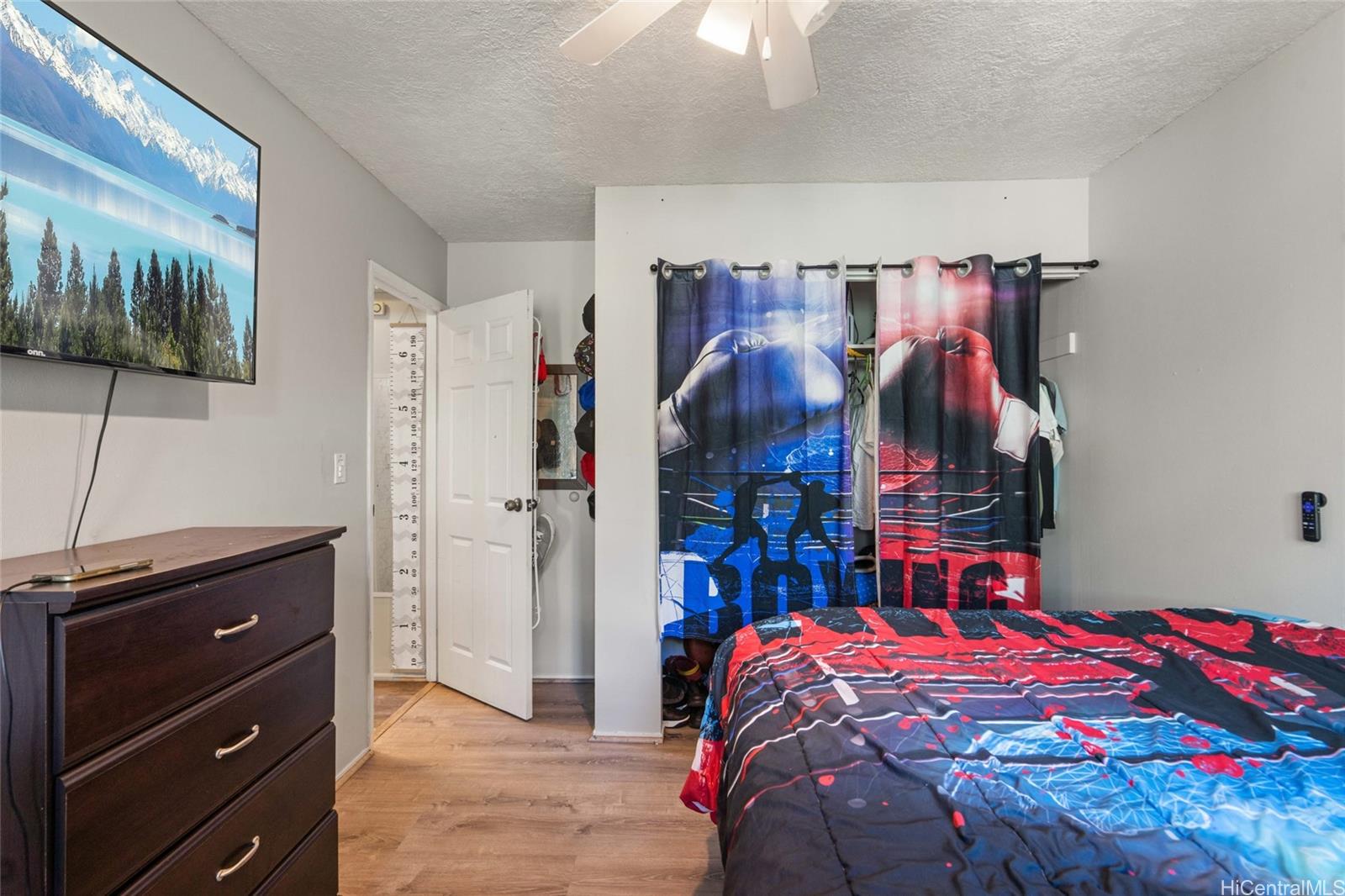 Photo 19 of 25