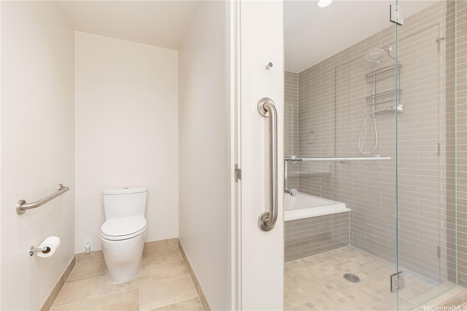 1001 Queen Street  Unit 1801