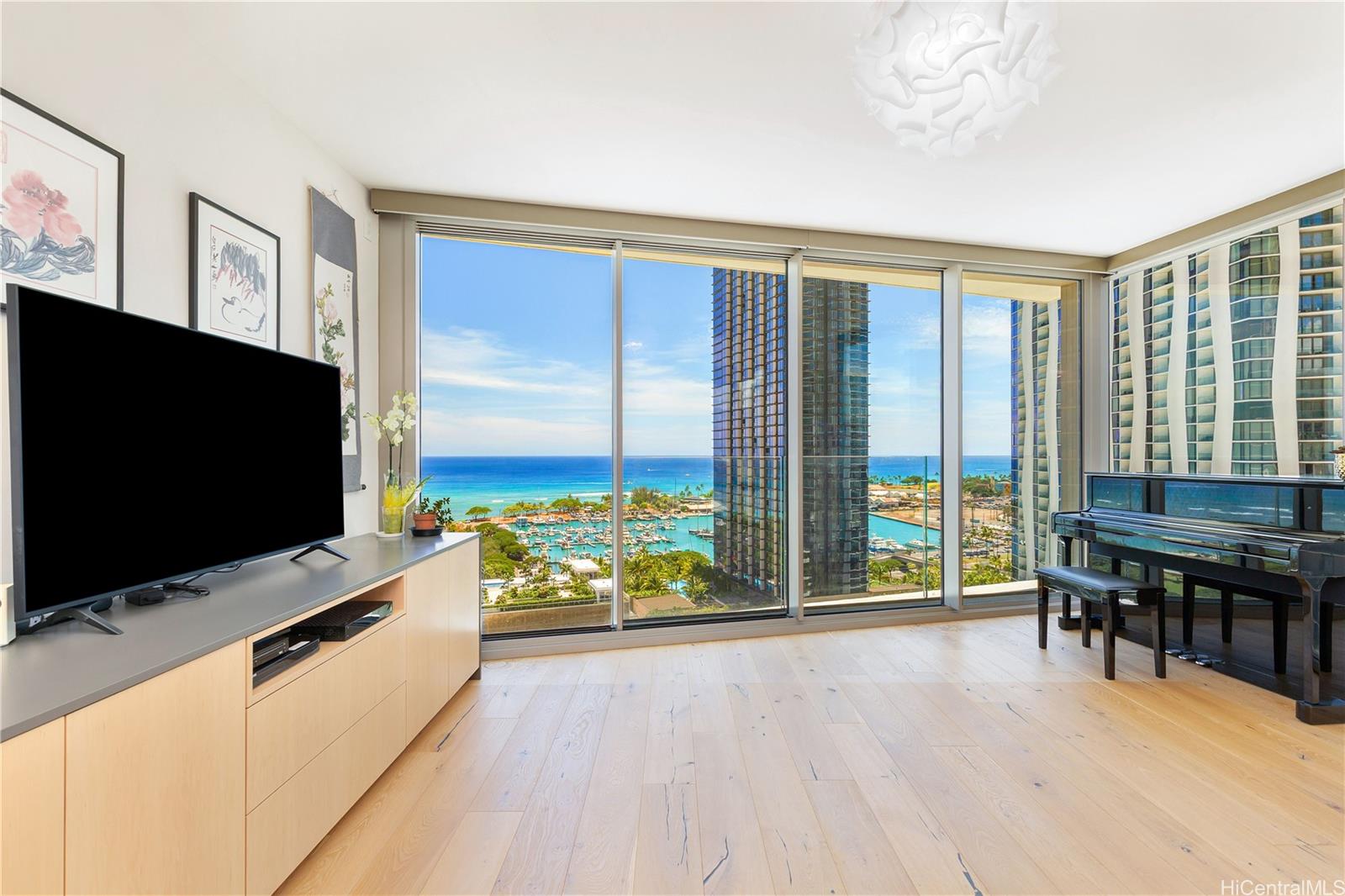 1001 Queen Street  Unit 1801